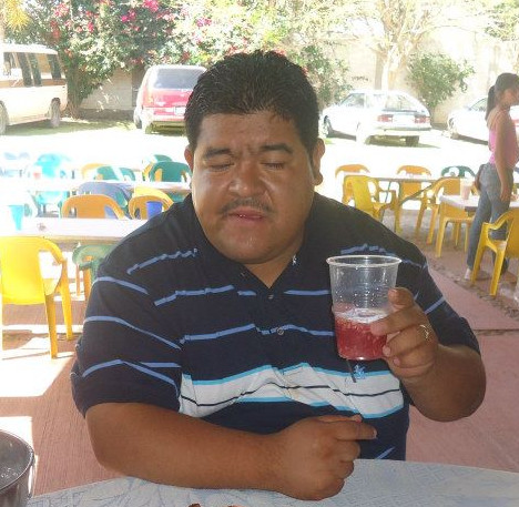 El padre Cesar siempre borracho con las limosnas del templo