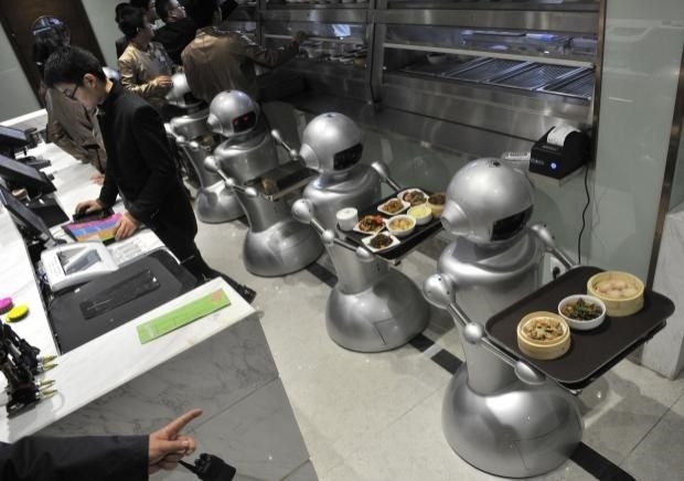 Robots reemplazando humanos