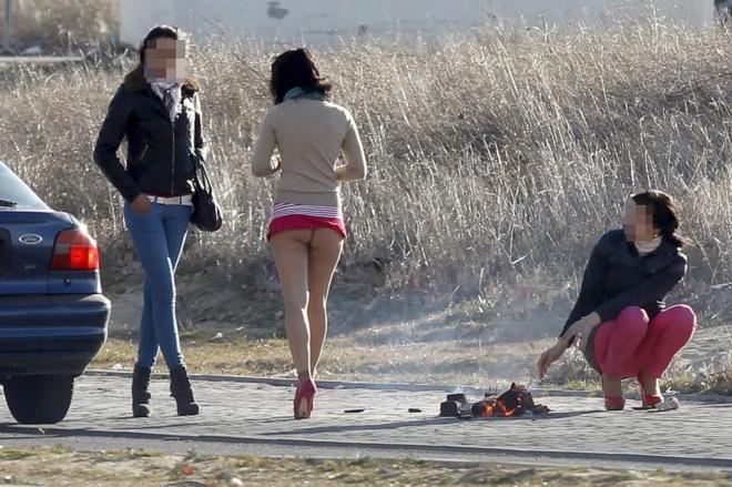 Las mujeres españolas se prostitullen en las carreteras para alimentar sus vicios como la heroina