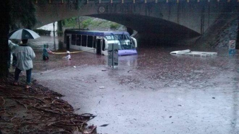 Fuertes inundaciones en Guadalajara por obra de baja calidad