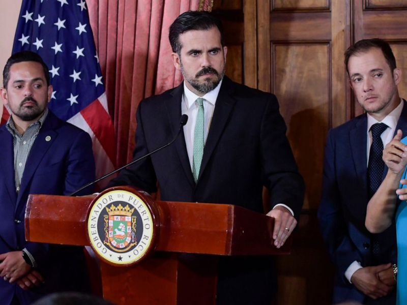 Renuncia el gobernador de Puerto Rico tras 11 días de protestas por mensajes filtrados