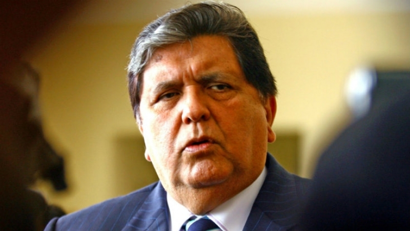 El expresidente peruano Alan García se dispara un tiro cuando iba a ser detenido por la Policía