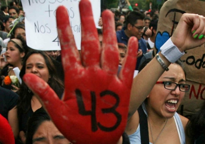 Asesinan a familiares de exjefe policial vinculado al caso Ayotzinapa