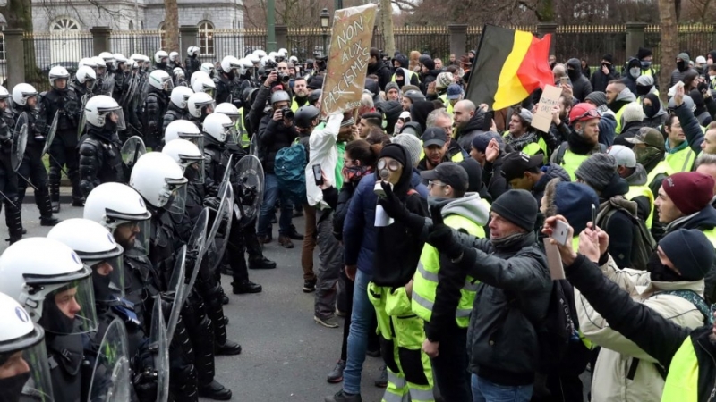 Movimiento de chalecos amarillos se extiende a Bélgica; hay cientos de detenidos