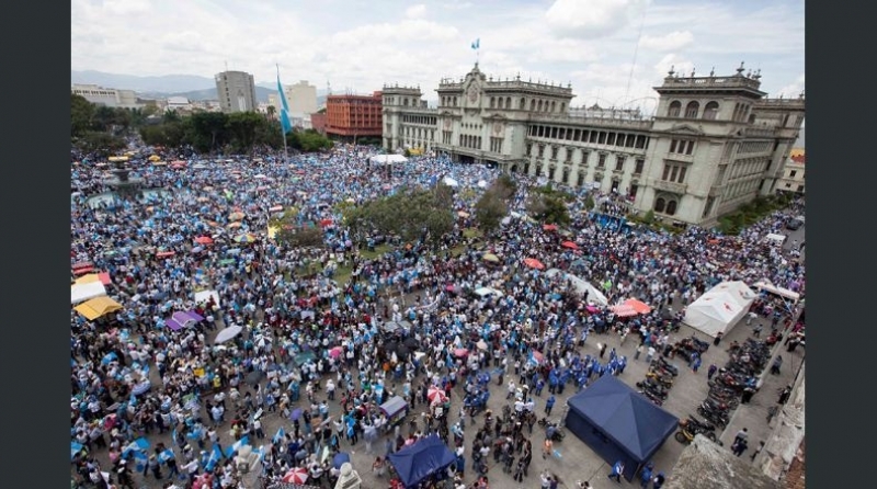 Campesinos exigen la renuncia del presidente de Guatemala