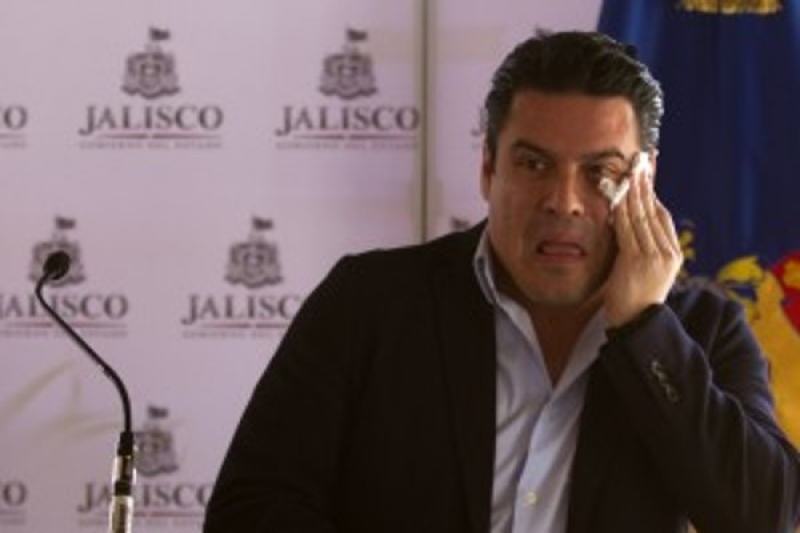 Aristoteles Sandoval a punto de renunciar por caos en Jalisco
