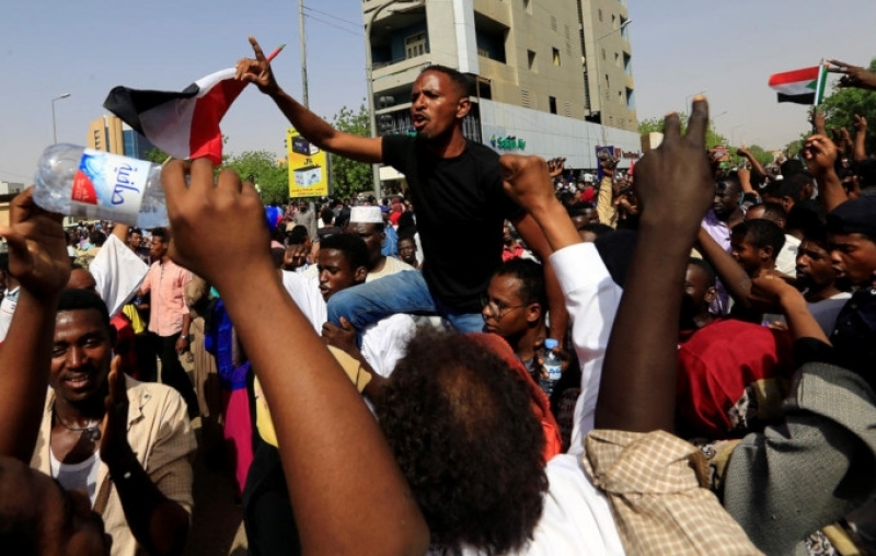 Golpe militar de Sudán del Sur destrona al presidente Omar Bashir