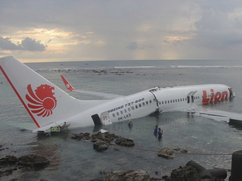 Avión de Lion Air con 188 pasajeros se estrella en el Mar de Java