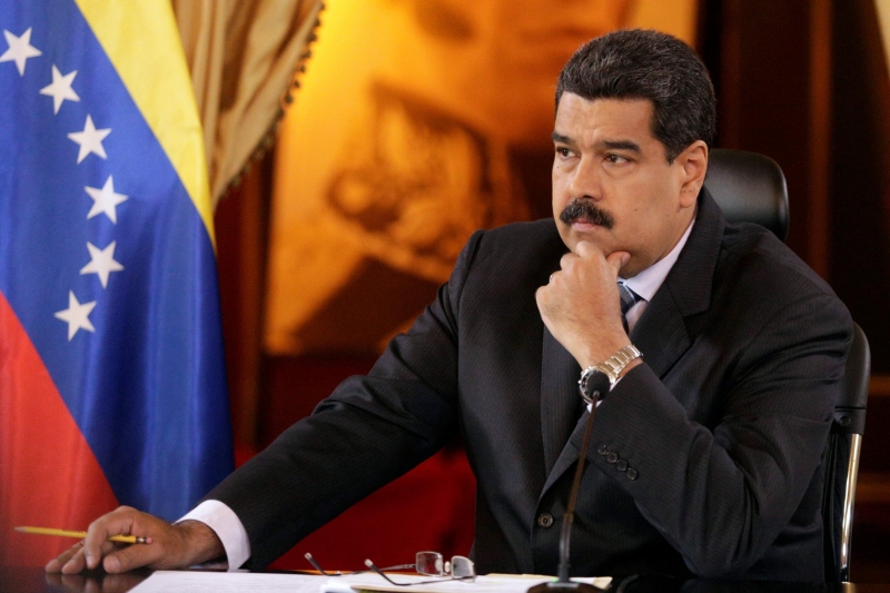 Maduro encabeza la carrera presidencial; la oposición, dividida