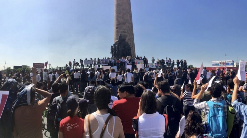 Miles de estudantes marchan en Guadalajara por estudiantes desaparecidos