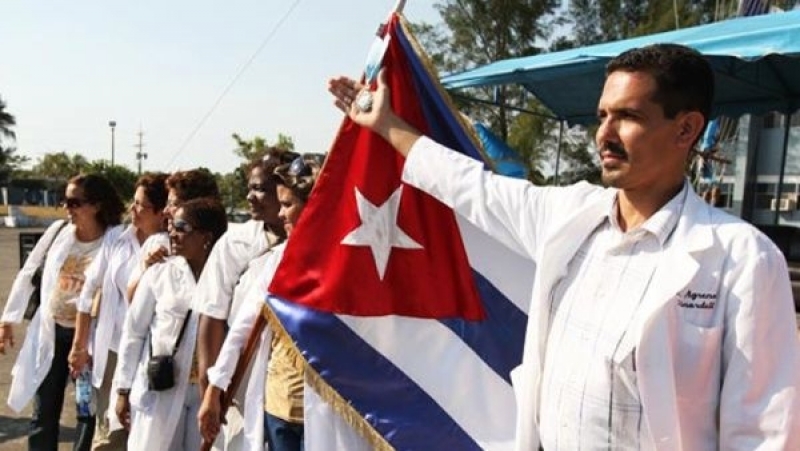 Venezuela recibe a 2.500 médicos cubanos que salieron de Brasil