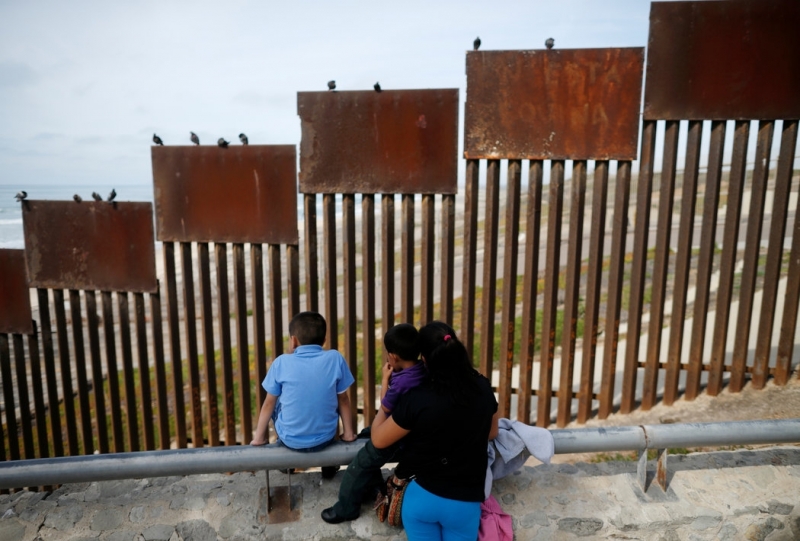 Amenaza Trump con un cierre total de la frontera si no se autoriza el muro