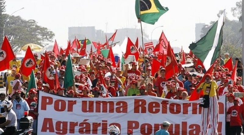 Miles de campecinos manifiestan su apoyo a Lula en Brasil