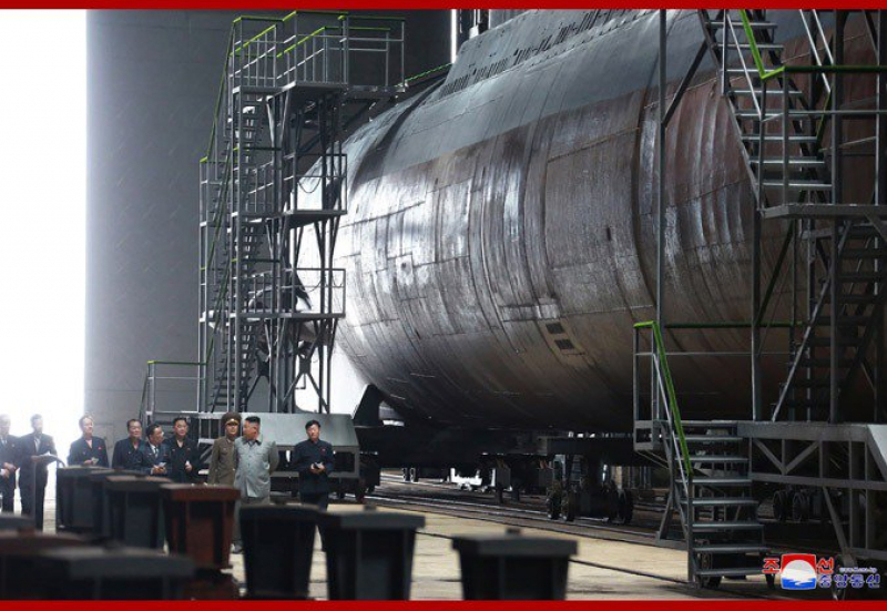 Corea del Norte se prepara para lanzar un submarino de misiles