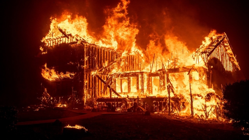 Incendios arrazan con la ciudad de Paradice, California