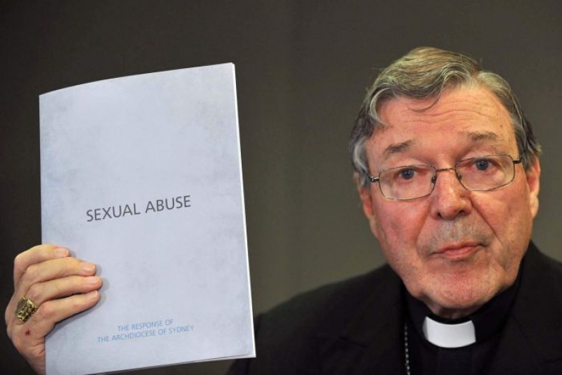 El pedofilo cardenal George Pell violo a docenas de niños de entre 5 y 8 años.
