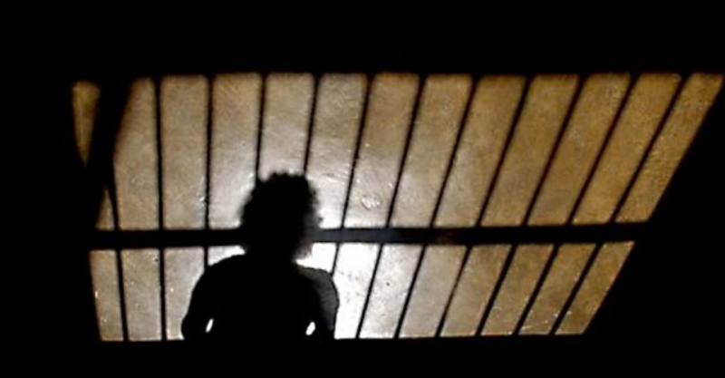 Familiares de reclusos denuncian abusos en reclusorio de Sayula