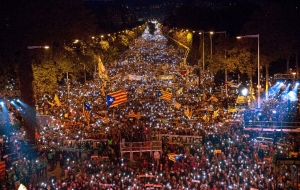 Mas de un millones de catalanes salen a pedir libertad por los presos politicos