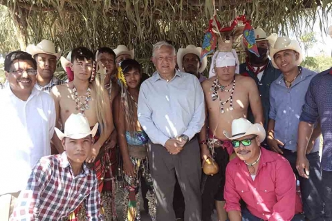 Indígenas presentan reforma constitucional para su autonomía