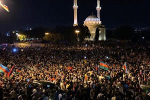 Muerte a los armenios: miles de personas se unen en Bakú para exigir la guerra con Armenia