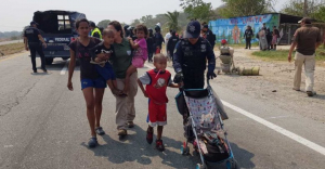 Fiscalía de Chiapas detiene a 75 migrantes que huian de la guerra en centro america