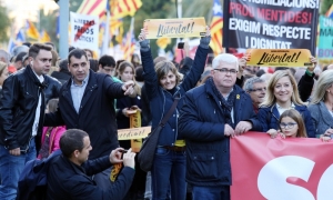 MIles de europeos manifiestan su apoyo a Catalunia en Brucelas