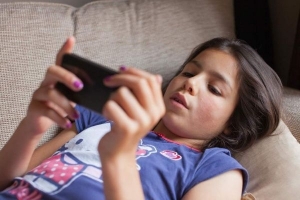Facebook e Instagram prohíben su uso a menores de 13 años