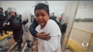 Policia federal detiene a niño simbolo de los migrantes en Chiapas