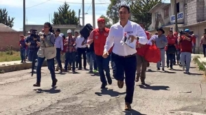 Se salva de ser linchado a pedradas candidato del PRI en Hidalgo