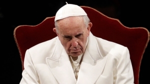 Acusan al papa de proteger a obispos violadores de niños
