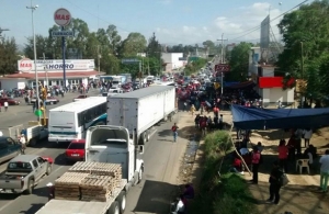 Boicot la Guelaguetza ciudadanos y maestros bloquean el aeropuerto y terminal de autobuses y 12 puntos mas