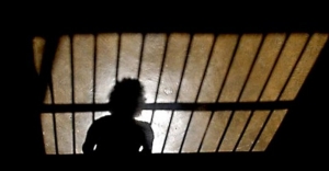 Familiares de reclusos denuncian maltratos en reclusorio de Sayula