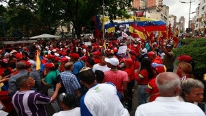Pueblo revolucionario de Venezuela marcha bajo el lema 