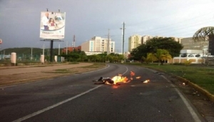 Los mercenarios españoles que organizan la ultra derecha venezolana quemaron vivo a un hombre que se dirigia a su trabajo