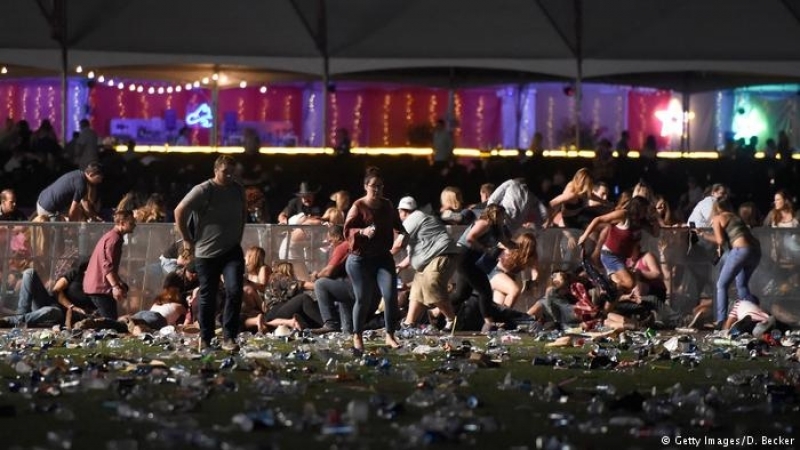 Miles de personas huyendo por su vida durante el tiroteo de Las Vegas