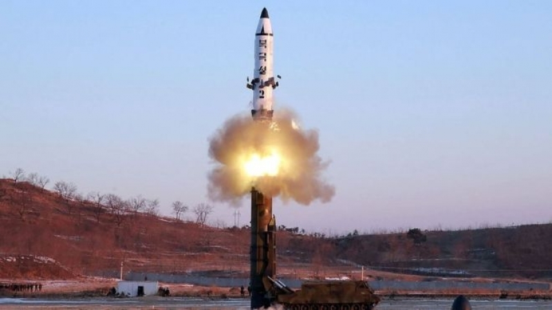 Corea del Norte realiza con exito lanzamiento de misil