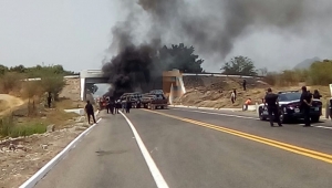 Isurgentes cierran las carreteras de Michoacan luego de masacre a jornaleros